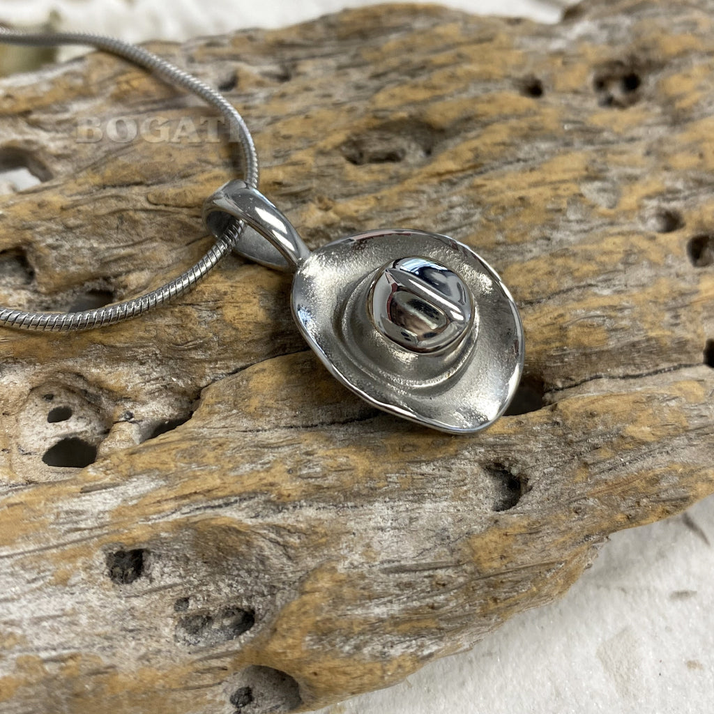 J-1513/1523 Cowboy Hat - Pendant With Chain
