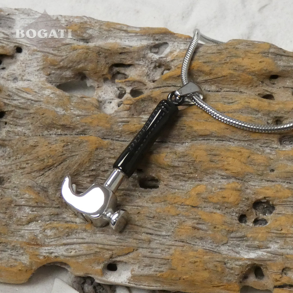 J-1408 - Hammer Silver And Black Pendant With Chain