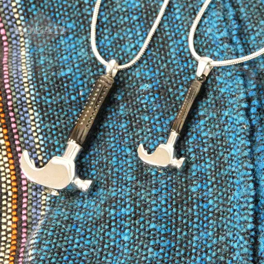 J-1408 - Hammer Silver And Black Pendant With Chain