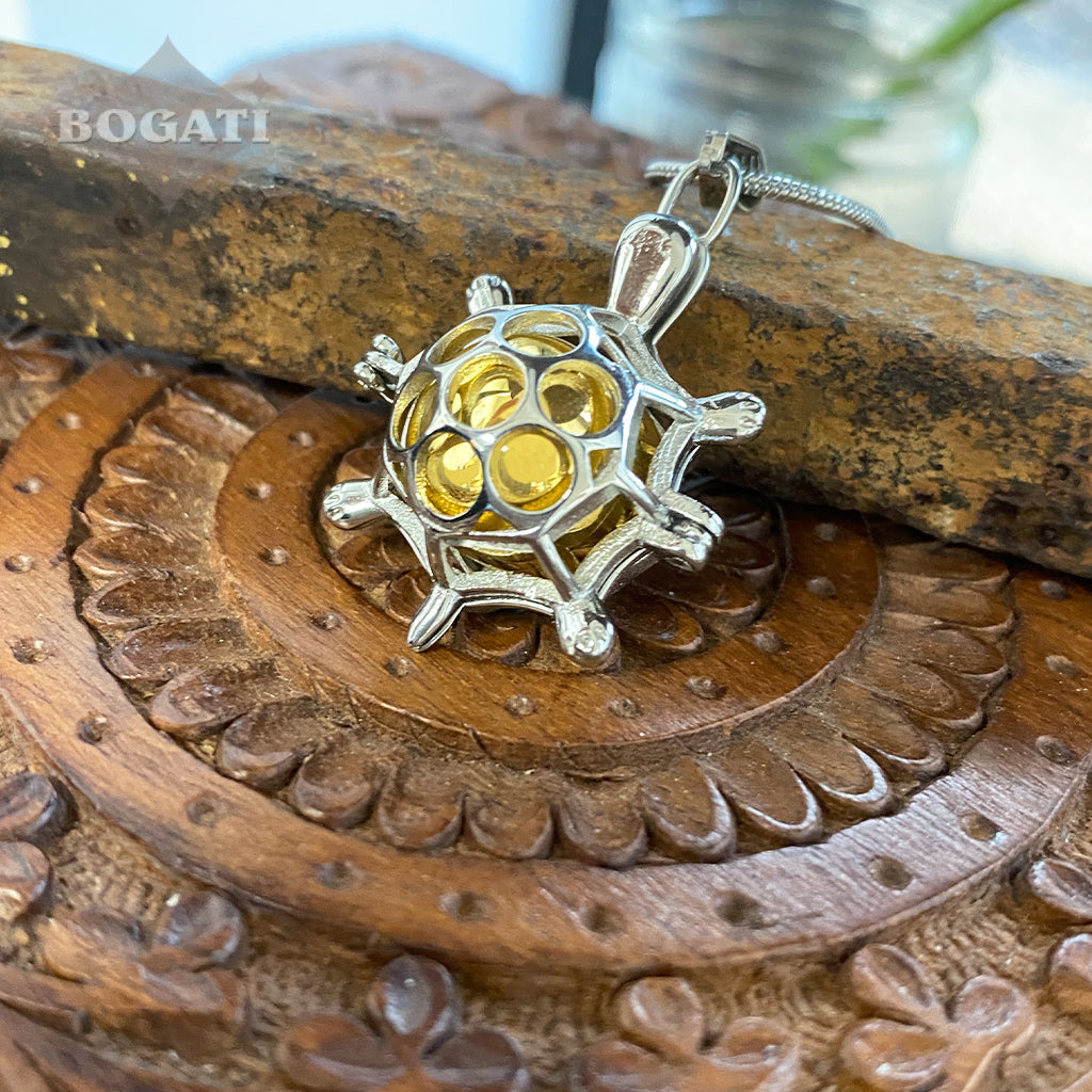 CLEARANCE - J-2030- TURTLE locket with insert – Pendant with Chain