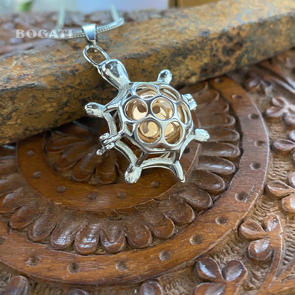 CLEARANCE - J-2030- TURTLE locket with insert – Pendant with Chain