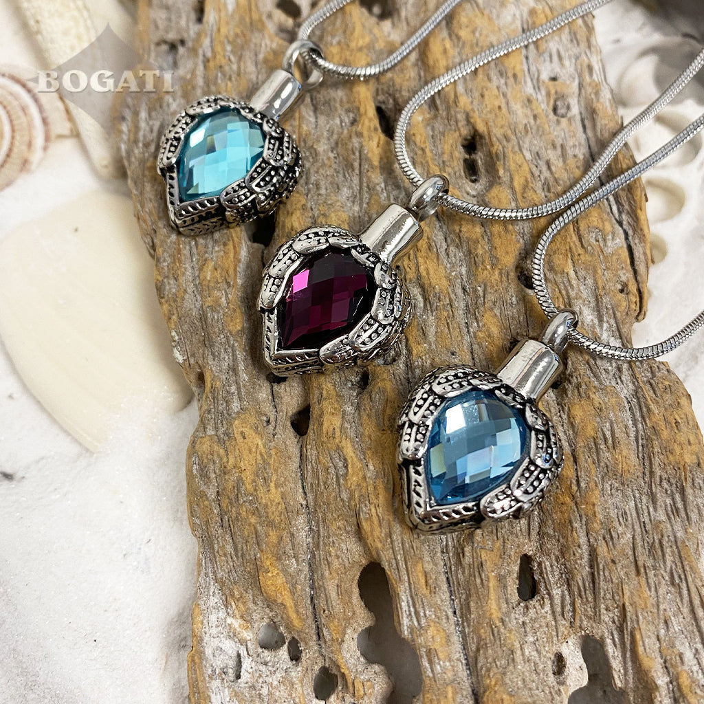 J-720 - Winged Heart-Stone - Pendant with Chain